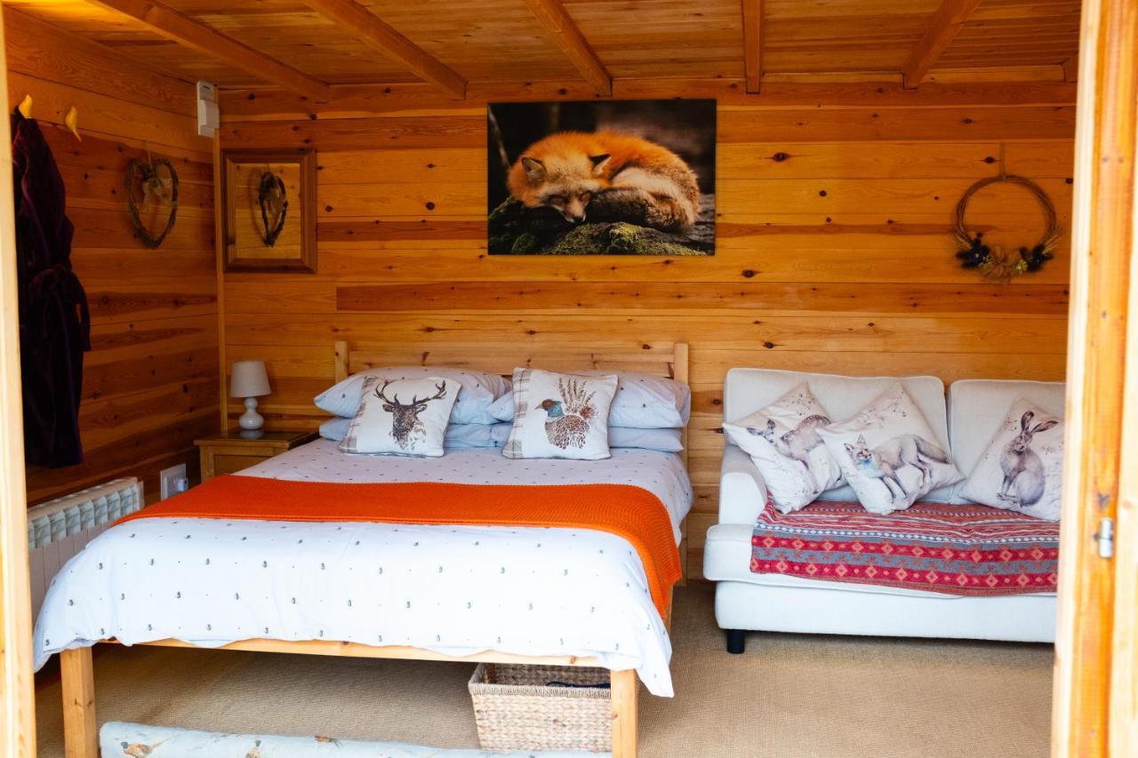 Moors Wood Relaxing ,Tranquil Retreat With Hot Tub Villa Chippenham  Exterior photo